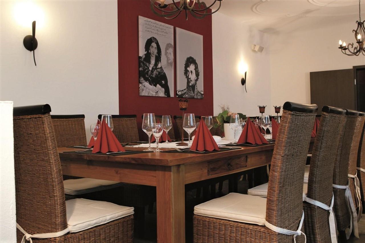 Hotel-Restaurant Pfaelzer Hof Edenkoben Extérieur photo