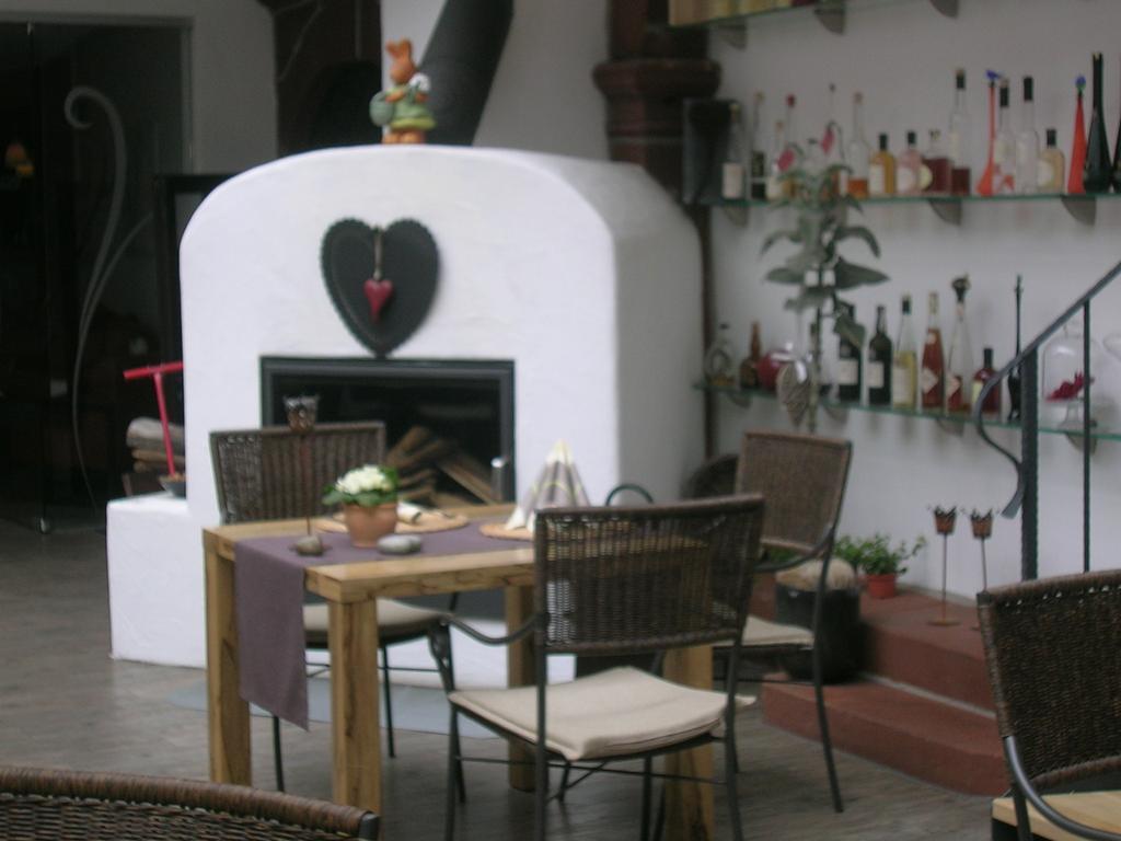 Hotel-Restaurant Pfaelzer Hof Edenkoben Extérieur photo