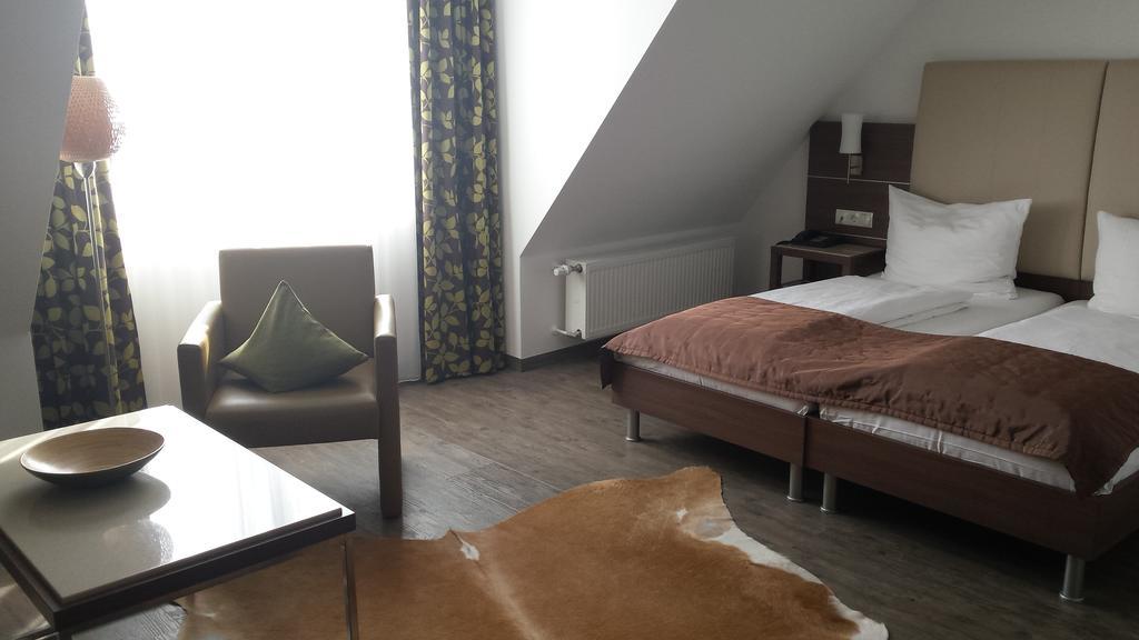 Hotel-Restaurant Pfaelzer Hof Edenkoben Extérieur photo